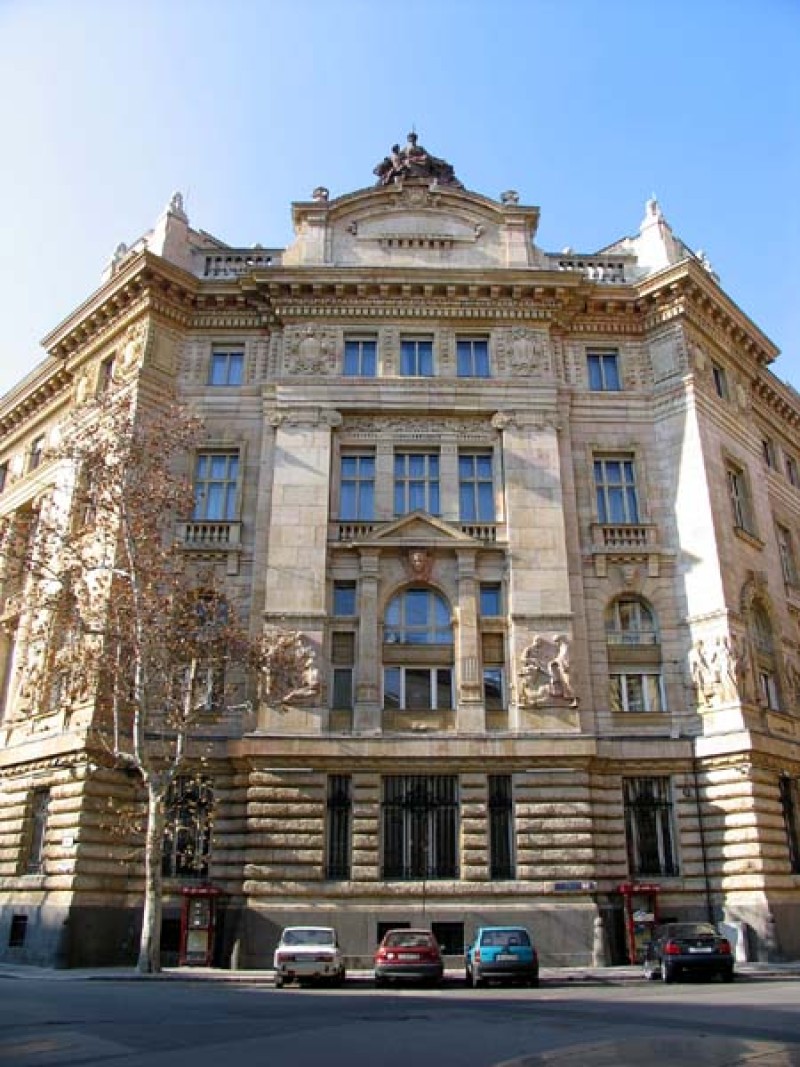 Hungarian_National_Bank_1.jpg