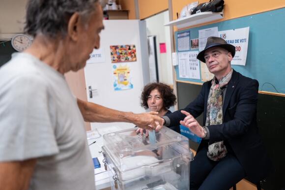 Lyon Le 30 Juin 2024. 1er Tour Des Élections Législatives. Philippe Carry, président du bureau de vote 530 Bureau de vote 530 dans Le 5e Arrondissement. Il est l’horloger De saint Paul.
