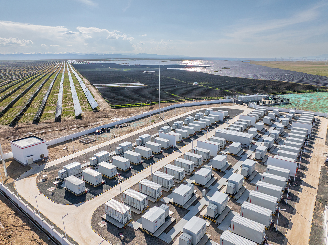 Solar power station and energy storage power station