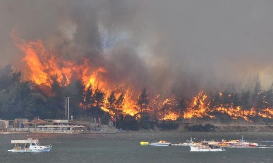 Σκηνές αποκάλυψης με 60 πυρκαγιές να μαίνονται στην Τουρκία